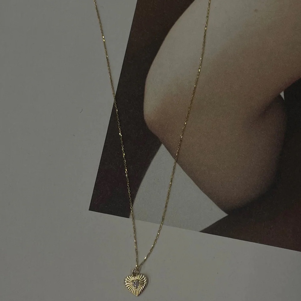 Ribbed heart necklace - Concrete Collective